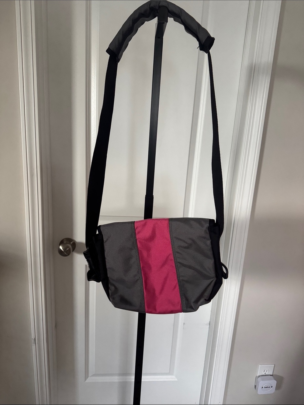 Timbuk2 Gray and Pink Shoulder Messenger Bag - Picture 2 of 4